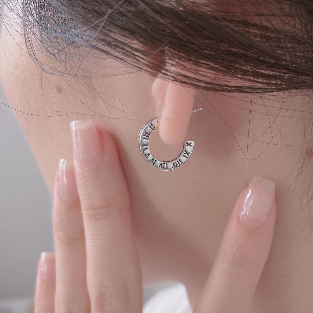 S925 Earrings for Women Ins Style Niche Design High-Grade Black Drop Glaze Roman Sterling Silver Earrings Earrings