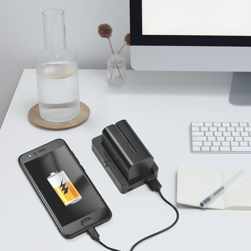 Kliplinc NP-F – Piastra Adattatore Per Batteria In Metallo Con USB-C, Uscite 12V E 7.4V, Attacco 1/4″ E Slitta Fredda