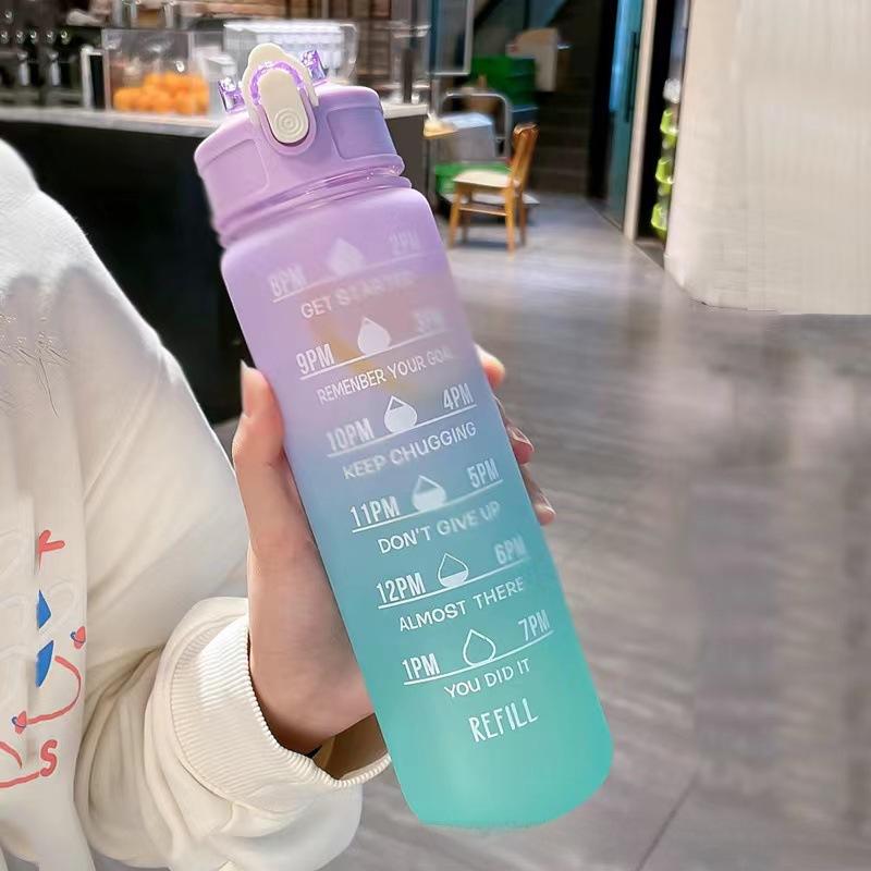 

Матовая летняя спортивная бутылка для воды большой емкости для женщин - пластиковая чашка для чайника на открытом воздухе 750ml фиолетовый