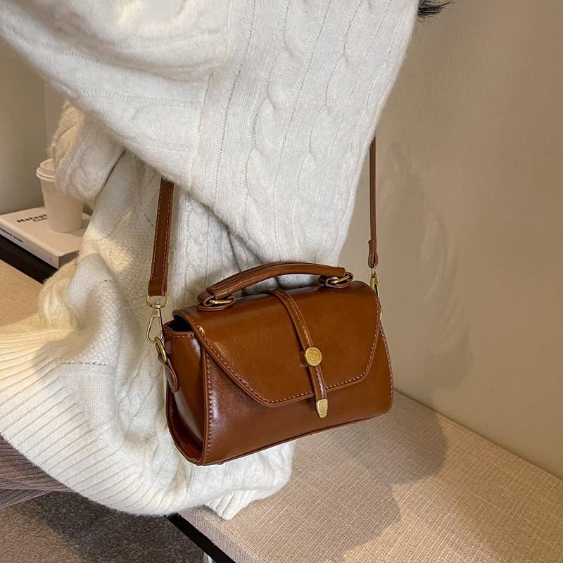 Women's bag autumn and winter high-end sense exquisite niche design handbag women's 23 new Korean version fashion messenger small square bag