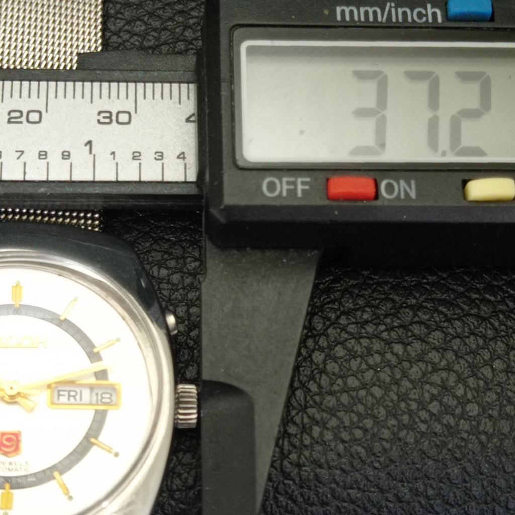 Ricoh R31 AUTOMATIC VINTAGE JAPAN MENS SILVER COLOR DIAL WATCH A701950-5 R207-a701950