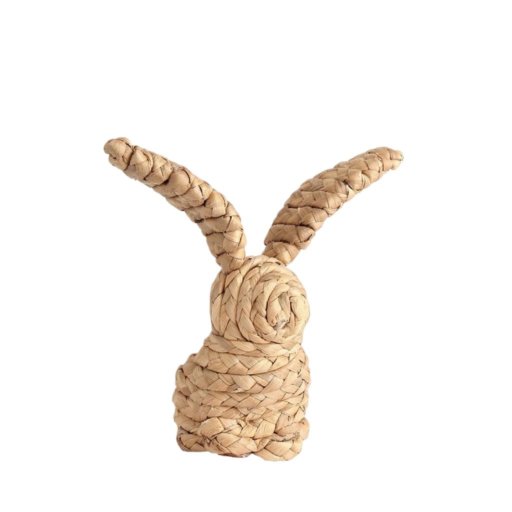 Dieses strohgewebte Schreibtischornament ist perfekt für die Schreibtischdekoration und als Dekoration für Oster- und Frühlingspartys.