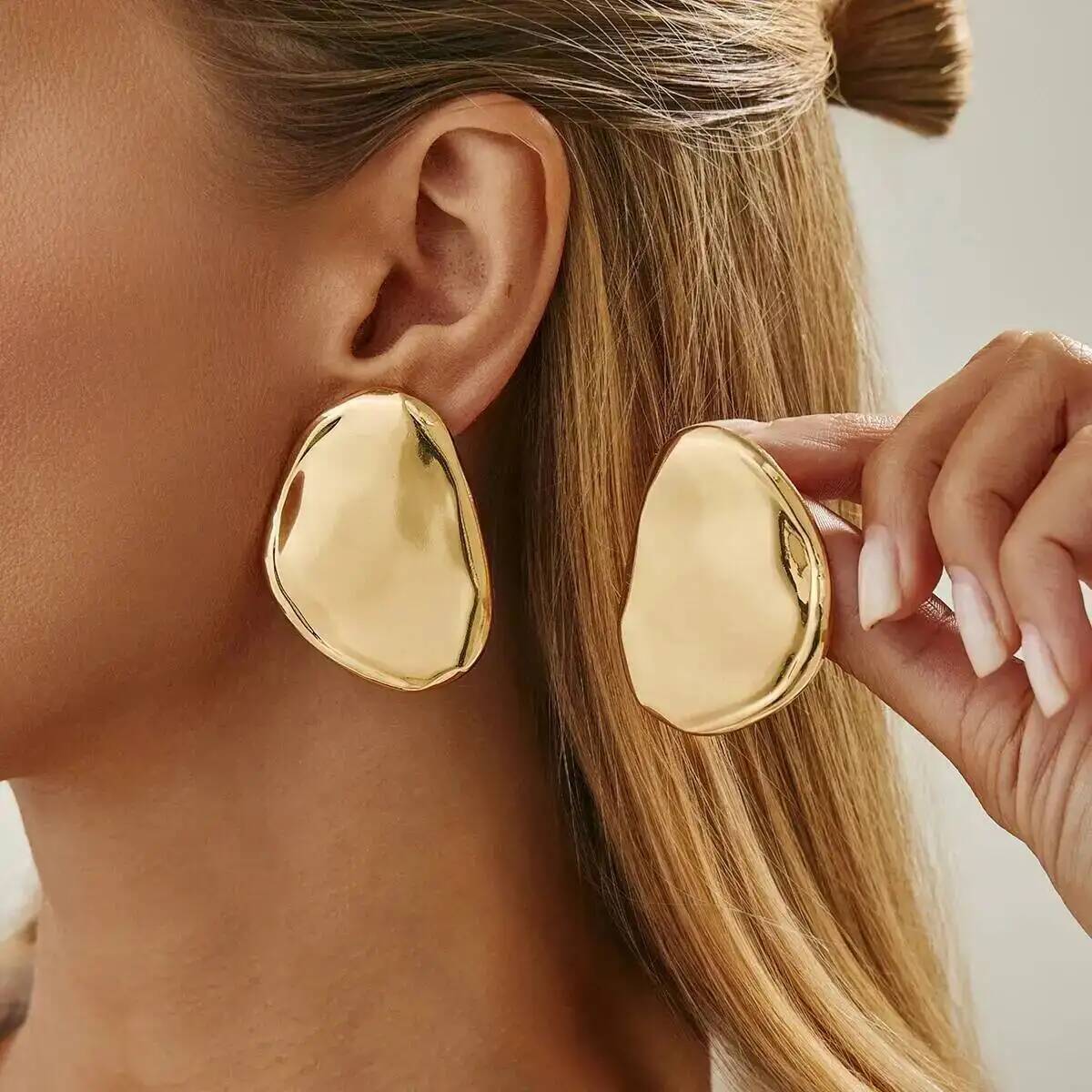 

Ingemark Fashion Simple Metal Irregular Oval Stud Earrings Women Exaggerated Gold Color Geometric Earring Party New Jewelry Gift