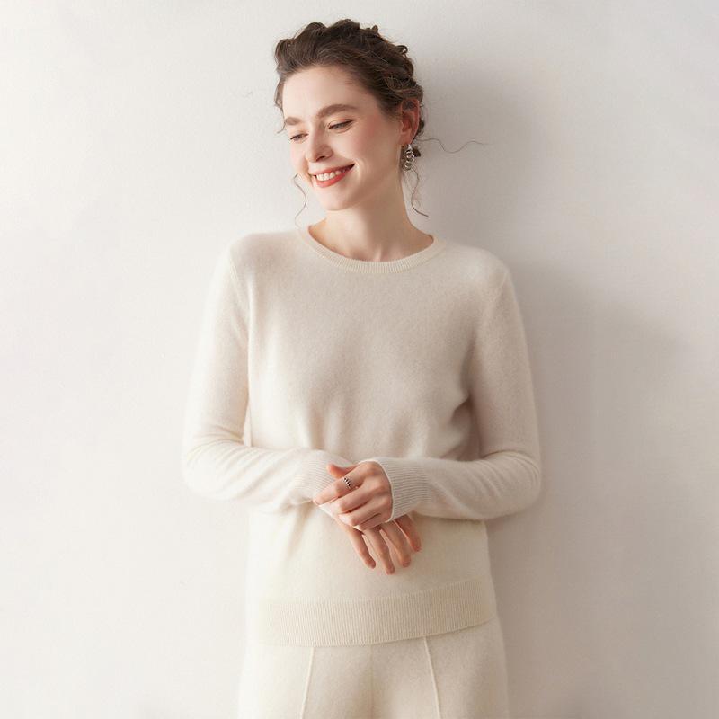 Women's Soft Cashmere Sweater: 2025 Autumn/Winter Round Neck Knit, Solid Color, Versatile Base Layer