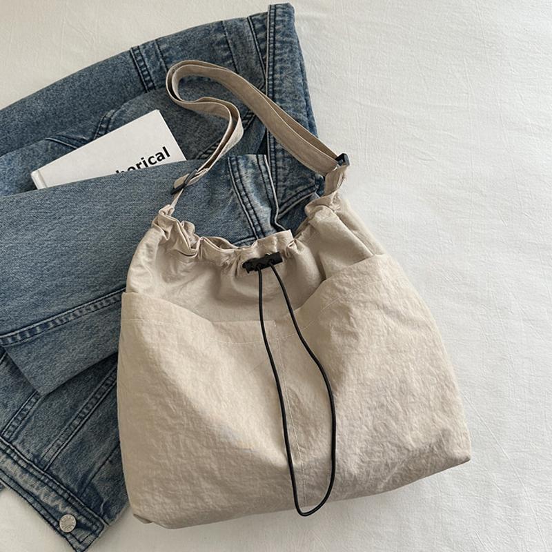 Fashion Drawstring Shoulder Bag Travel Casual Nylon Tote Bag Large Capacity Waterproof Crossbody Bucket Bag Women
