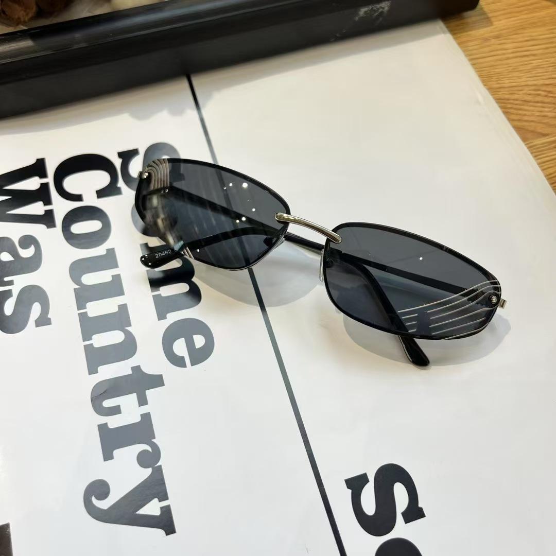 

New Light Colored Sunglasses for Women Fashion Spring Silver Sun Glasses Spicy Girls UV400 Protection Lunette Soleil Femme