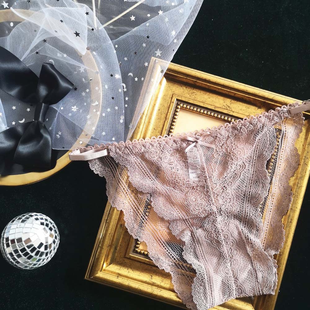 Sexy Female G-String Embroidered Intimates Mini Bow Underpants Thong for Women Lace Panties
