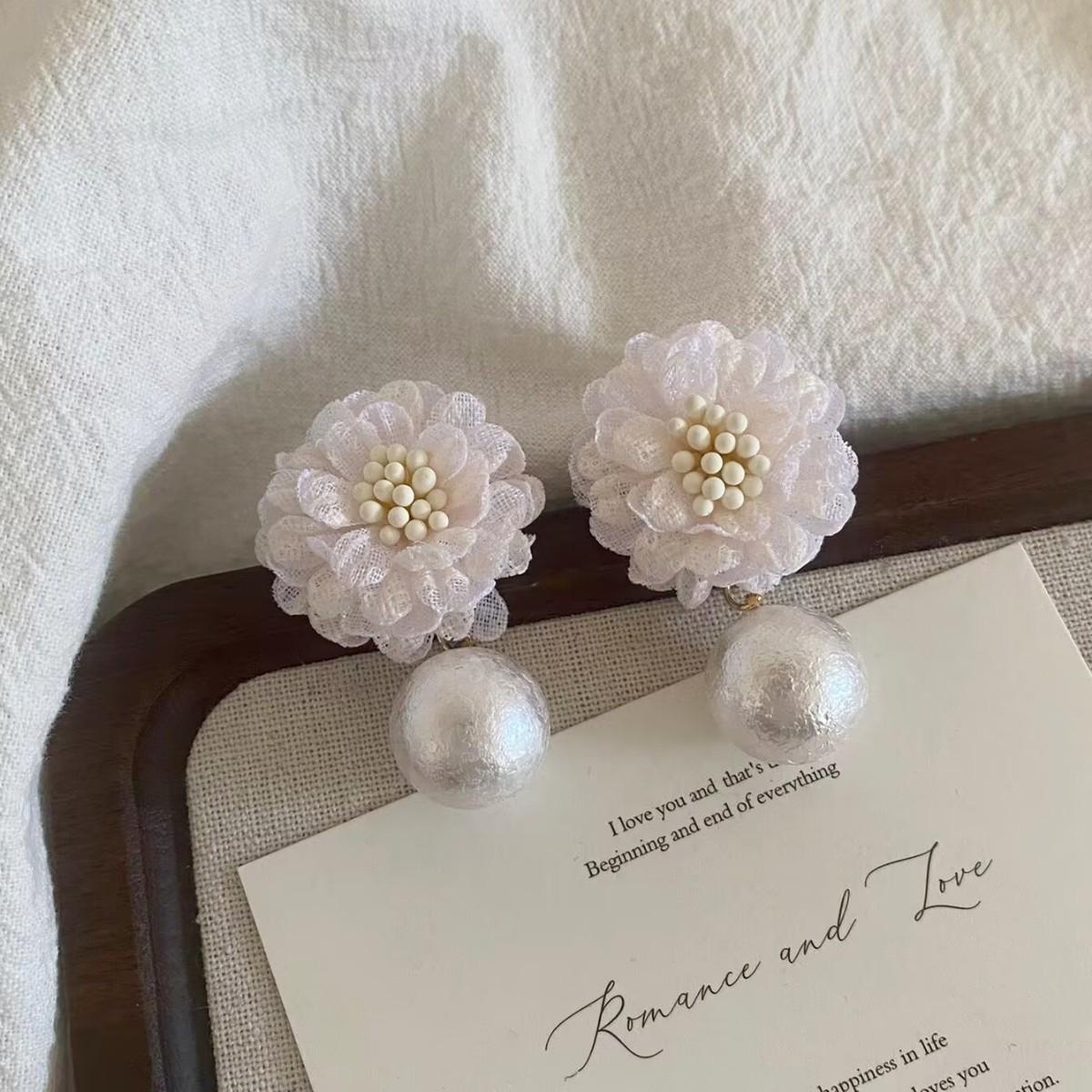 French Lace Mori Style Cotton Pearl Earrings - Elegant Light Luxury Flower Design
