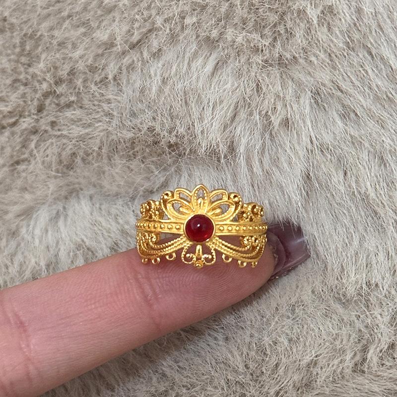 New In Retro Crown Ruby Female Ring Retro Palace Style Hollowed Out Exquisite Engagement Rings for Women Wedding