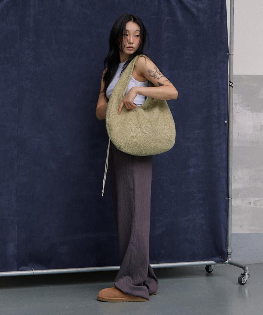Haveawhale Boucle Pebble Bag (Ge)