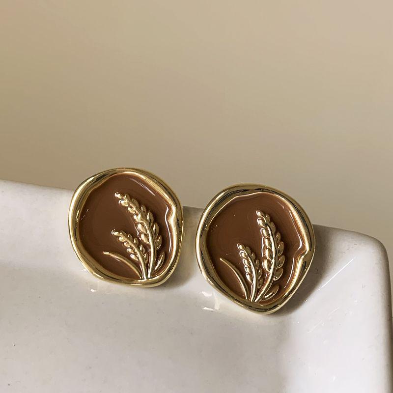 Amber Coffee French Retro Luxury Earrings - Women's Elegant Studs with Niche Design