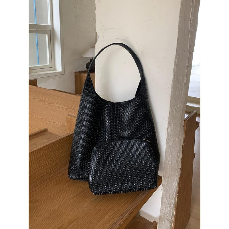 

Large-capacity bag women s autumn and winter new simple casual soft leather shoulder armpit bag retro commuter mother and child bag чёрный