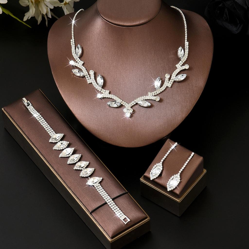 European and American Light Luxury Court Style Full Diamond Geometric Collarbone Chain New High-end Rhinestone Leaf Necklace Earrings Set Female 2026