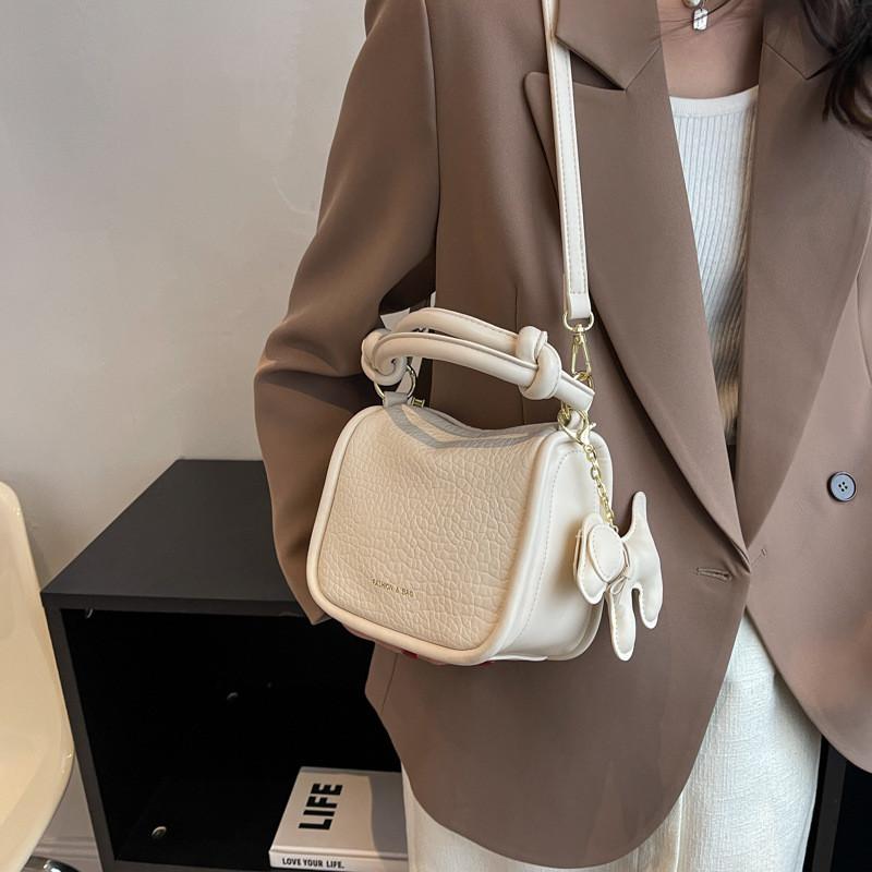 

Trendy High-quality Small Minority Bag 2024 Autumn Winter New Female Bag Popular Versatile Crossbody Handbag Portable Small Square Bag білий