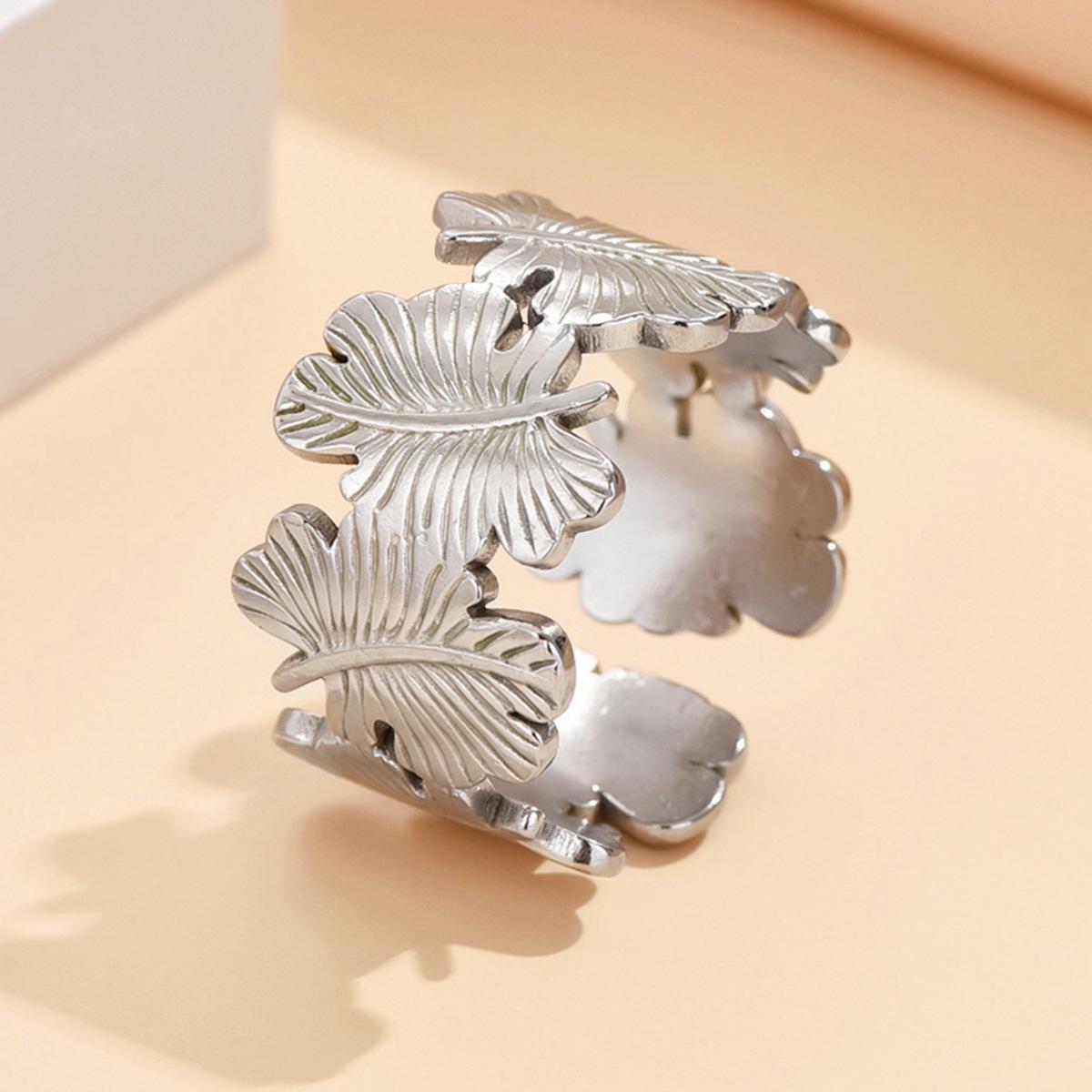 Retro Wide Band Floral Adjustable Gold-Plated Stainless Steel Ring for Women - Non-fading