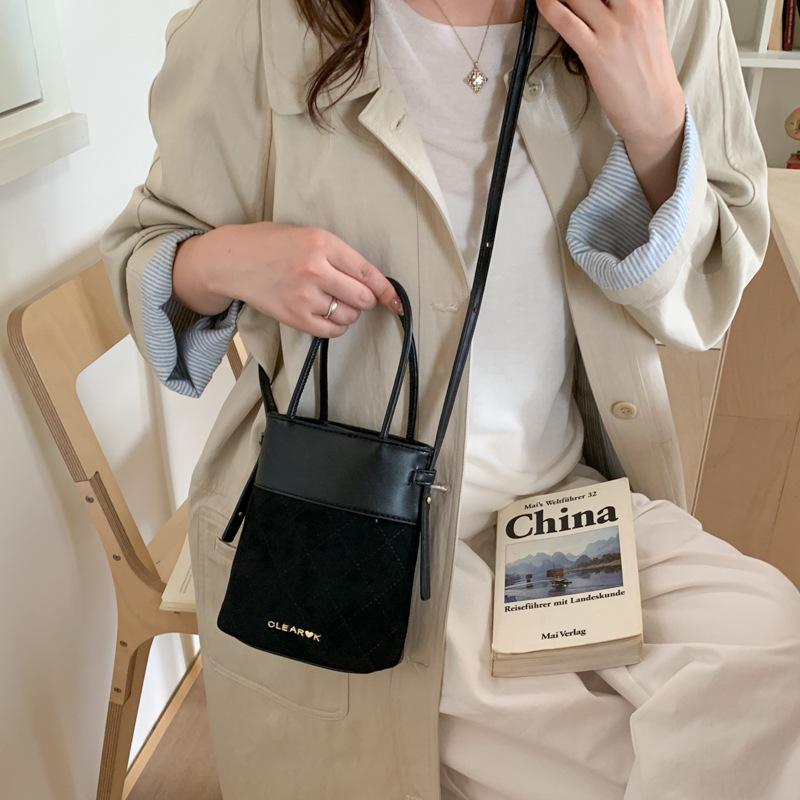 

Корейський нішевий дизайн 2025 Жіноча модна сумка-відро для мобільного телефону – Сумка-тоут, Плечова для роботи та Крос-боді.