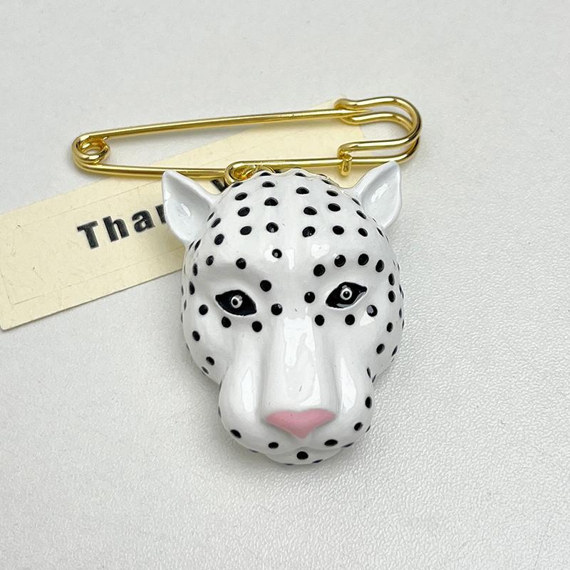 Elegant Enamel Leopard Head Brooch For Women Luxury Vintage Queen Style Pin Accessory Daily Party Accessory