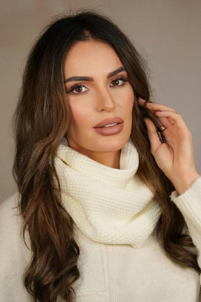 Leona - Warm Scarf in a Classic Waffle Weave in Ecru Color