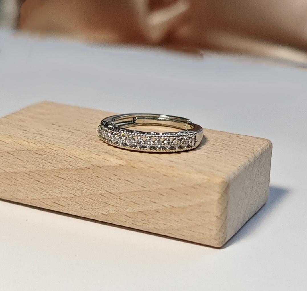 

Кольцо женское регулируемое Seiko Light Luxury с бриллиантовой дорожкой - Классический, Модный и Высококлассный Дизайн Adjustable Open