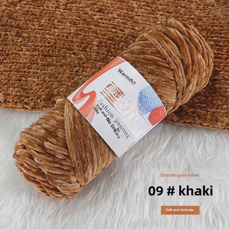 

Вязаный шарф, шапка, тапочки крючком из золотистого бархата синели, набор для самостоятельной работы из кукольной шерсти