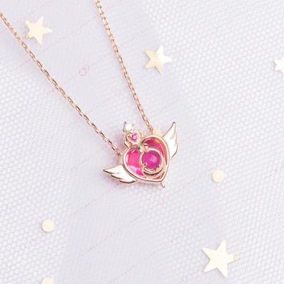 Naszyjnik z wisiorkiem w kształcie serca Sailor Moon skrzydła anioła kolor różowy naszyjnik z kryształową koroną, stal nierdzewna