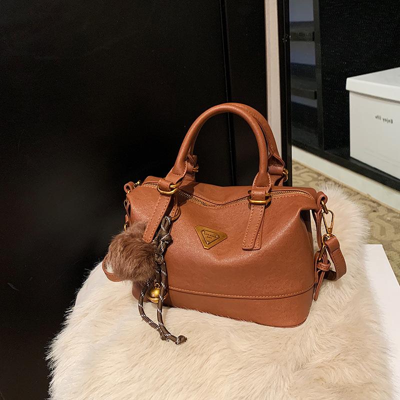 Retro bag women's new autumn and winter versatile high-end messenger bag portable commuter pillow bag