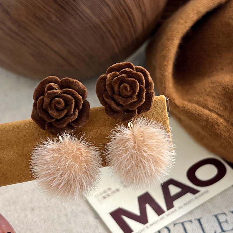 

Корейские шерстяные серьги кофейного цвета, ретро, личностные, универсальные, милые серьги, темпераментные, легкая роскошь, высококлассные серьги