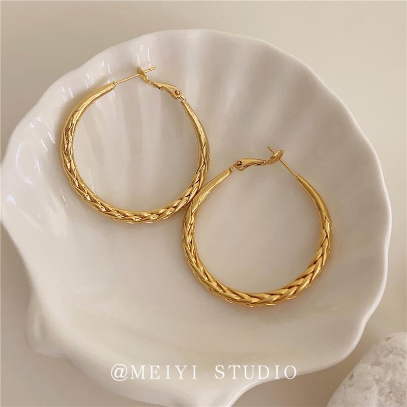 French Retro Metal Ear Cuffs: Elegant Woven Texture, High-End European & American Style