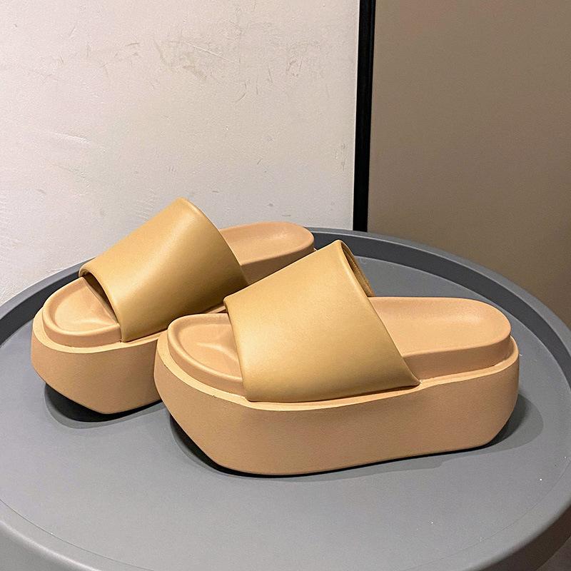 Dicke Sohle Keilabsatz Kleine Hausschuhe Damen Außenbekleidung 2025 Sommer Neue Mode Vielseitige Lässige Wort Strandsandalen