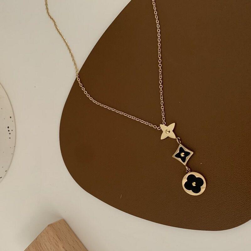 

Ladies Titanium Steel Four-leaf Clover Pendant Necklace Jewelry one size