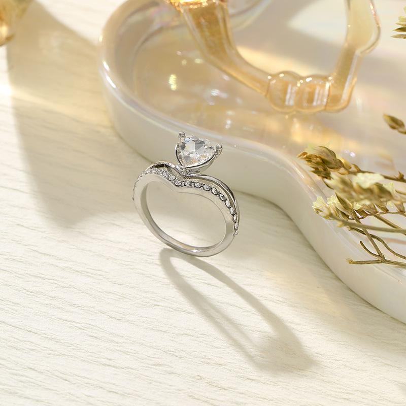 Jewelry heart-shaped zircon diamond-set engagement ring niche high-end women's jewelry