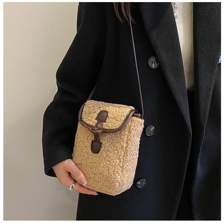 New Women's Plush Lamb Wool Crossbody Bag - Cute, Fashionable, Versatile, and Popular Phone Bag.