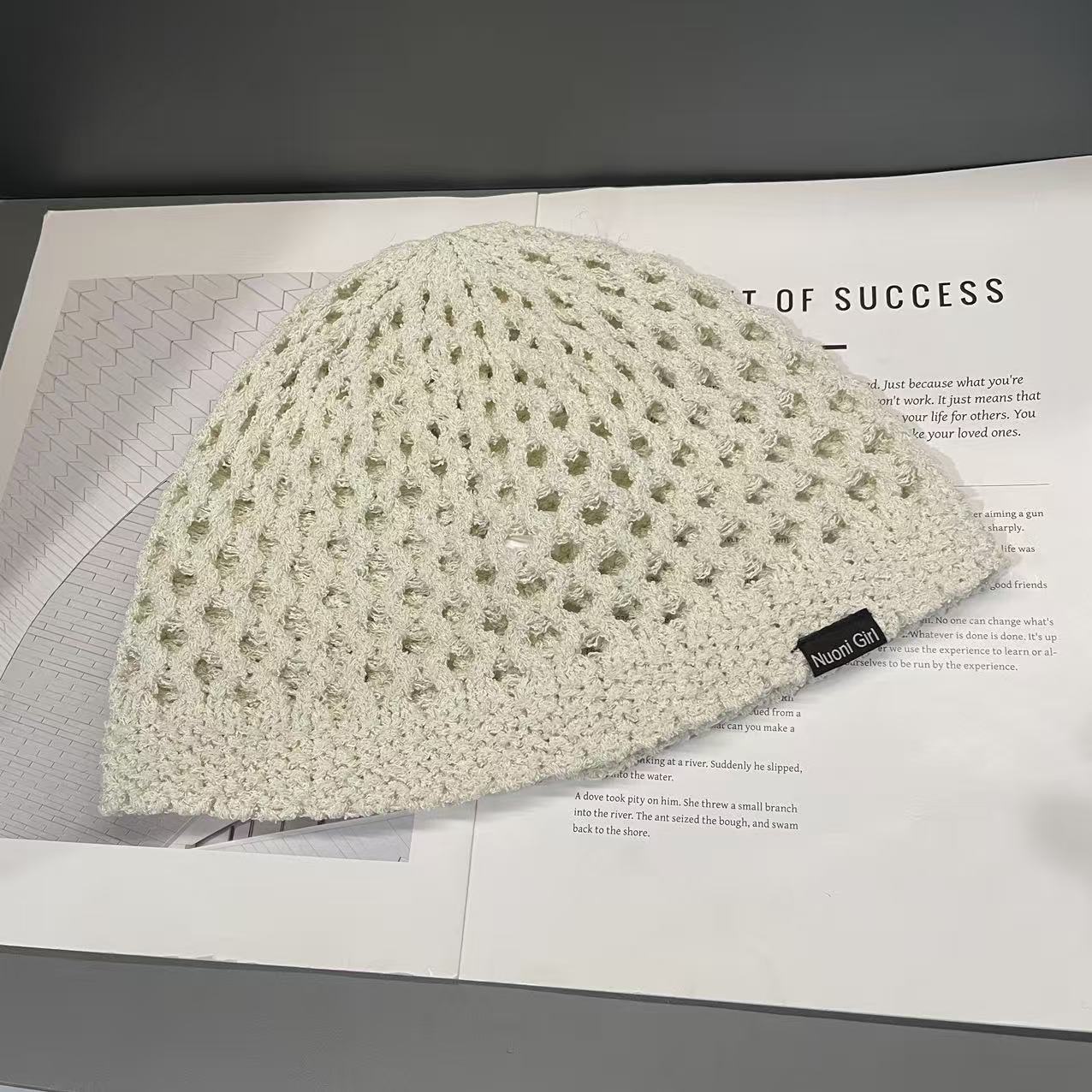 

Осень и Зима Новая Корейская Атмосферная Универсальная Яркий Шелк Смешанная Шерсть Ажурная Вязаная Шапка Шапка Бини M（56-58cm）