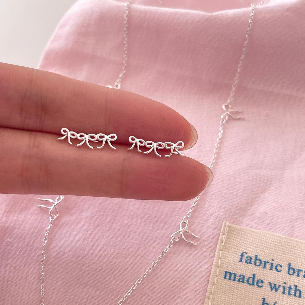 

Sweet Versatile Bow Earrings Women s Niche Design Sense Premium Silver Needle Earrings Simple Commuter Wind Earrings A pair of 925 silver needle