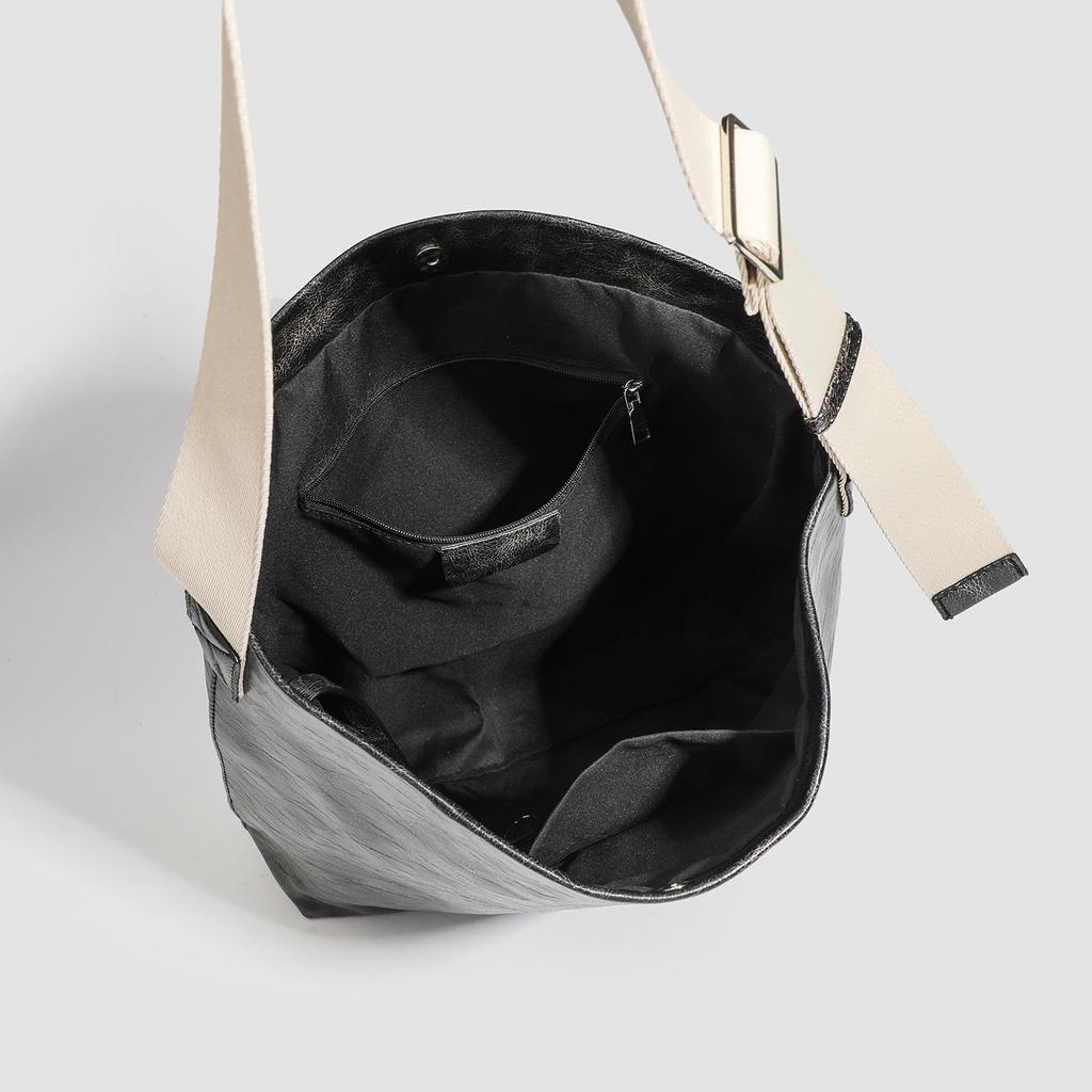 Bag Female Autumn Winter Niche Design Texture Oil Wax Pitot Bag Waste Soil Wind Single Shoulder Crossbody Tote Bag