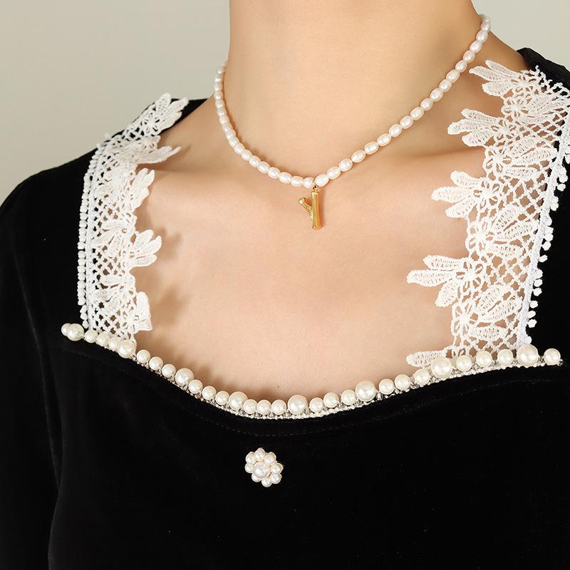 Party Banquet Gorgeous Non-Fading Light Luxury Design Freshwater Pearl Necklace 26 Letters Gold-Plated Pendant Collarbone Chain
