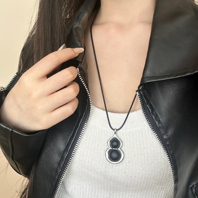 Women Light Luxury Fashion Vintage Long Gourd Pendant Sweater Necklace