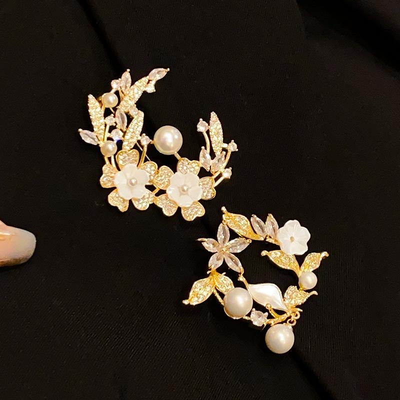 14K Gold Plated Zirkon Blume Perle Brosche: Exquisites, vielseitiges Accessoire für Damen