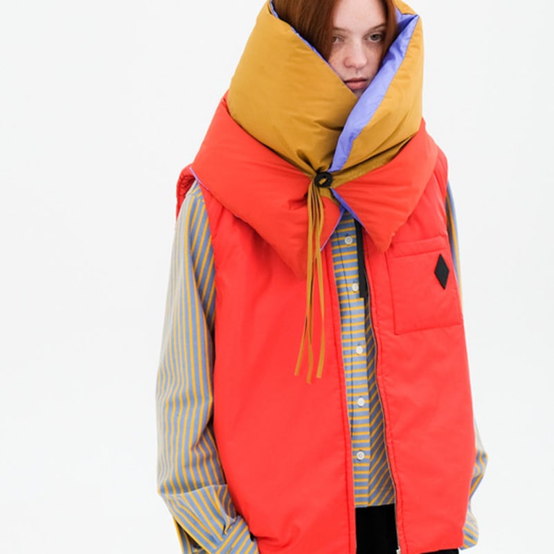 Hands Eyes Heart colourblocked puffy puffer muffler in camel