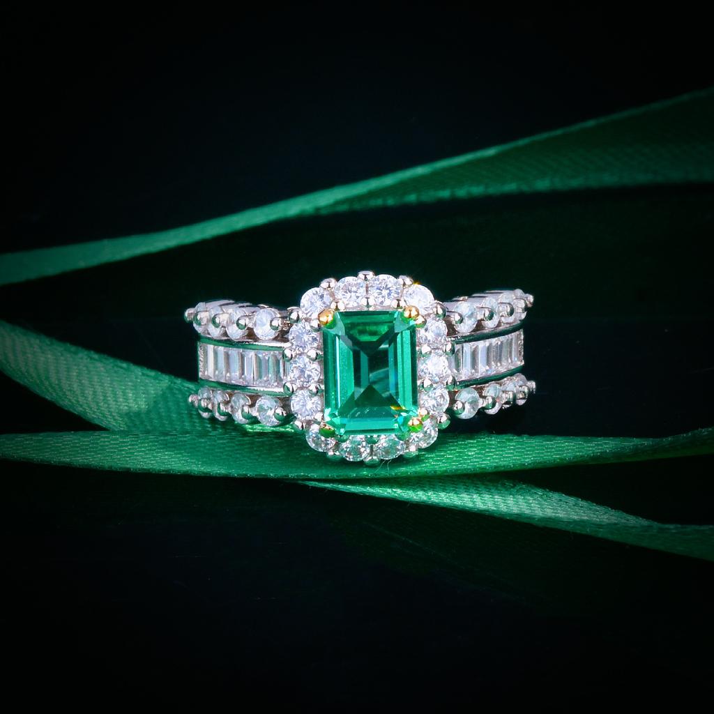 Recommend The Same Noble Luxury Imitation Emerald Ring, Luxury Inlaid With Diamond Rings For Women
