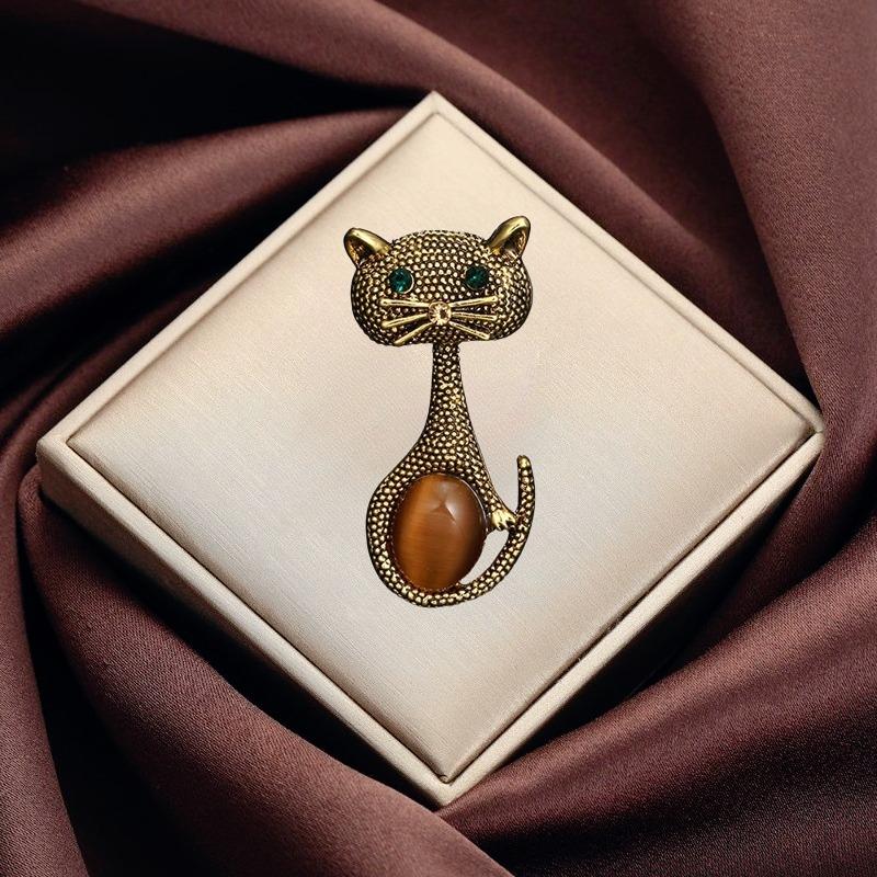 Retro Green Eyes Cat Brooch Universal Animal Alloy Badge Fashionable and Versatile Clothes Bag Accessories Brooch enamel pins