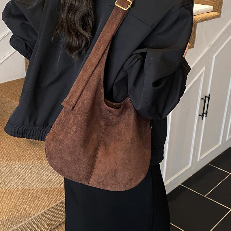 Large capacity casual tote mother bag women's 2025 autumn new simple retro matte shoulder bag messenger bag