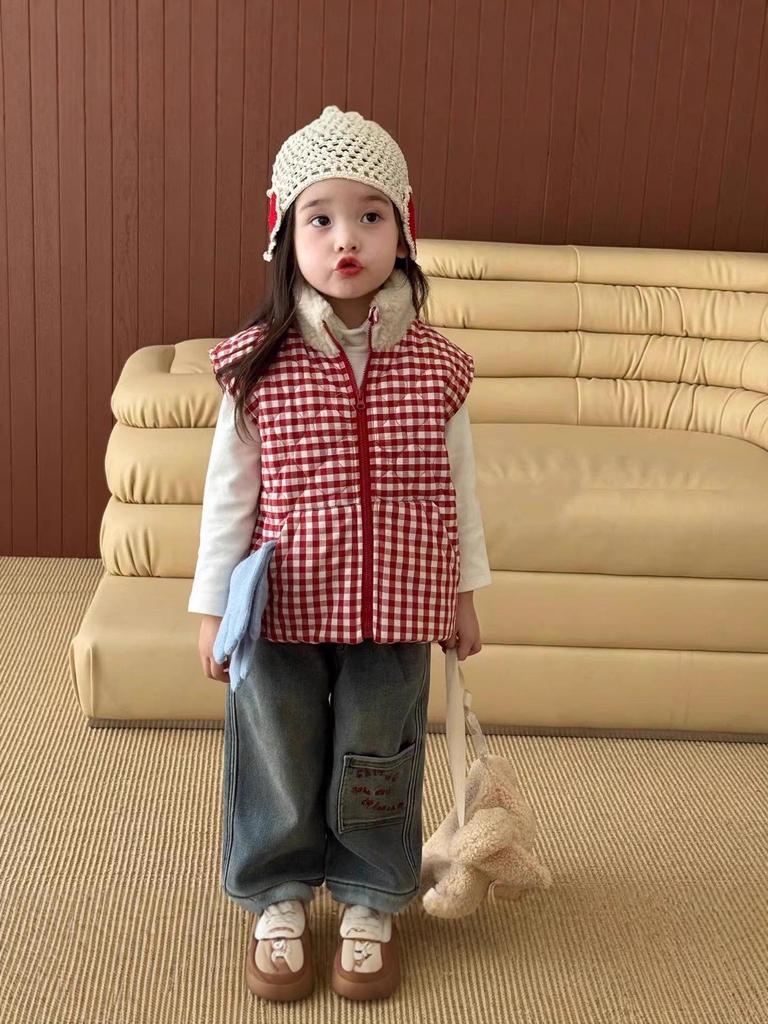 Girls' Trendy Plaid Padded Vest: Warm Korean-Style Stand Collar Outerwear for Autumn/Winter 2025
