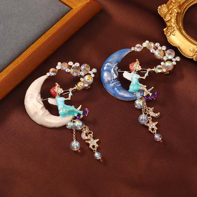 Vintage Small People In Moon Crystal Enamel Badges Pins Baroque Palace Lady Party Banquet Dress Accessories Brooches Gift
