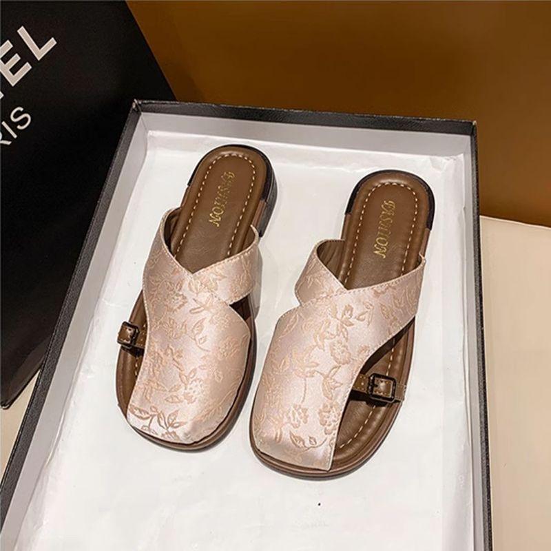 

Туфли на низком каблуке для женщин Уличные сандалии Оригинальные повседневные шлепанцы Шикарные и элегантные шлепки 39 Обувь Оптовая цена Женские тапочки 40