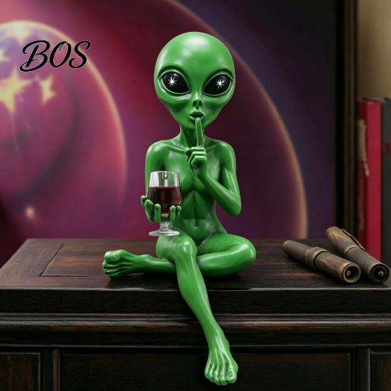 Outdoor Landscape Figurine Resin Alien with Beer Glass Figurine, Decorative Desktop Ornament, Creative Table Exquisite Hand Carved Statue Decoration