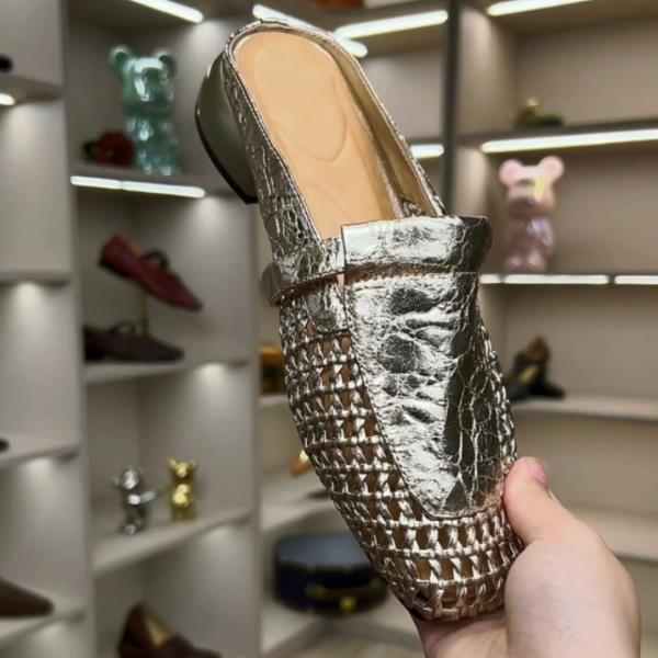 

Fashion Shoes Square heel Slippers Casual Fretwork Heels Slides Cover Toe Block Luxury Rubber Fashion Shoes Woman 2025 Rubber Slippers S 35
