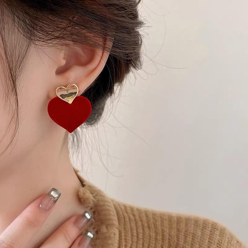 Red Heart Flocked Retro Earrings: Fashionable High-End Accessories for a New Year Atmosphere