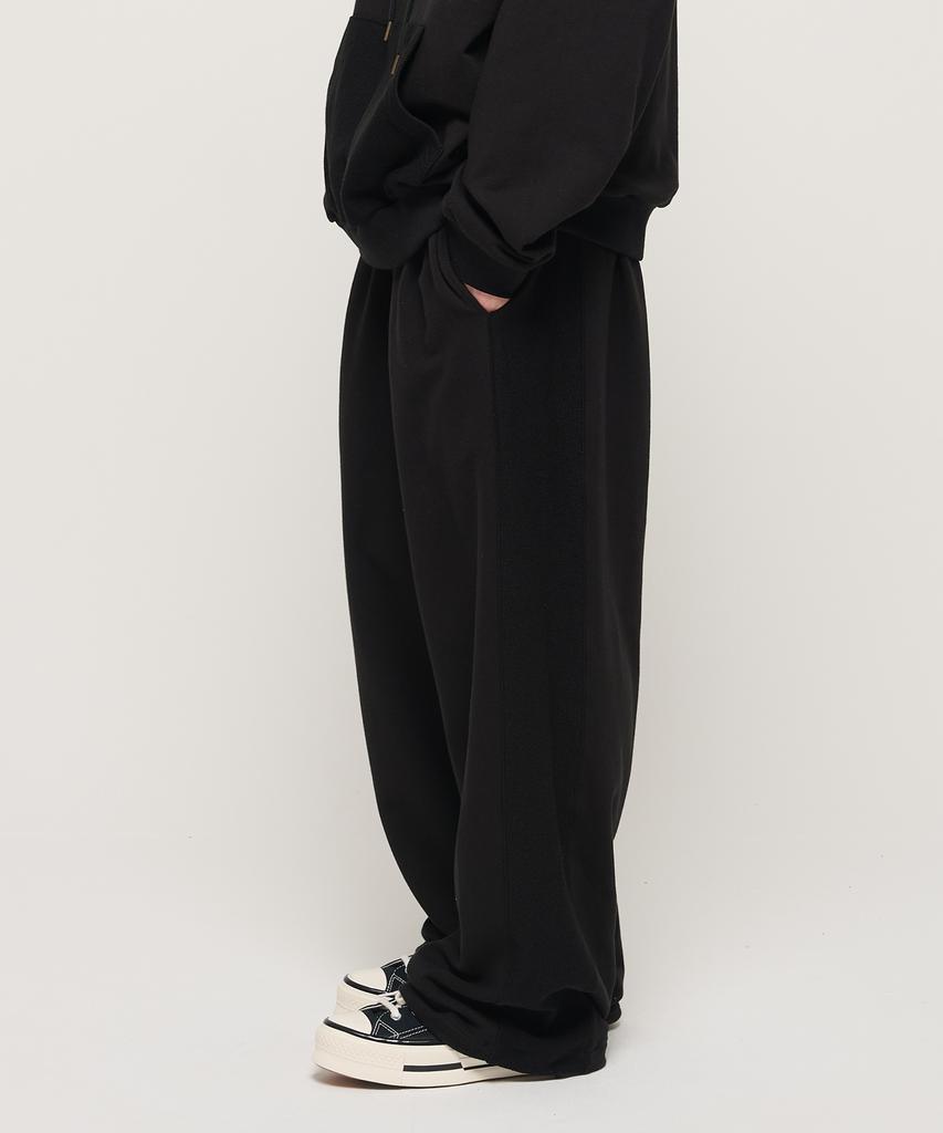 CARGOBROS Y2K Style Basic Oversized Training Pants (Black)