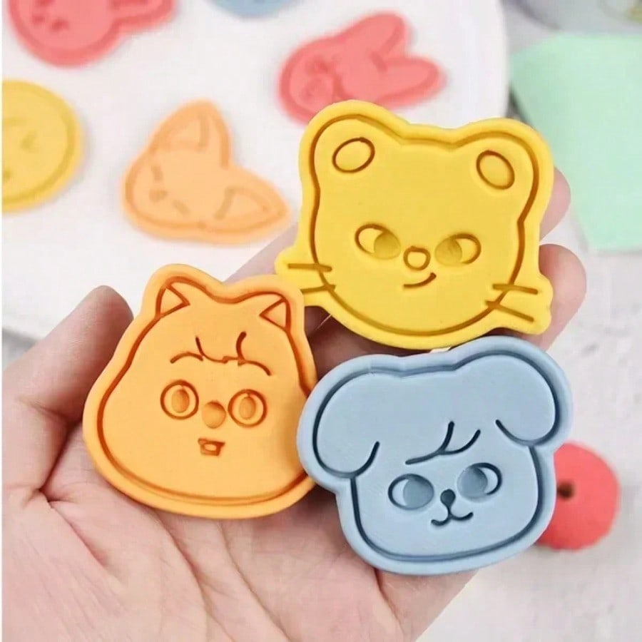Straykid Kpop Skzoo Cartoon Biscuit Mold Cute Kitchen Accessory Press Seal Baking Tool Ideal Stray Gift 3D Kid Friendly Entertaining Fun Play Safe